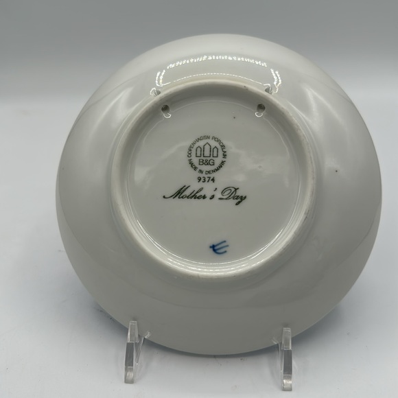 Bing and Grondahl Mother’s Day Plate 1974 - Picture 3 of 4